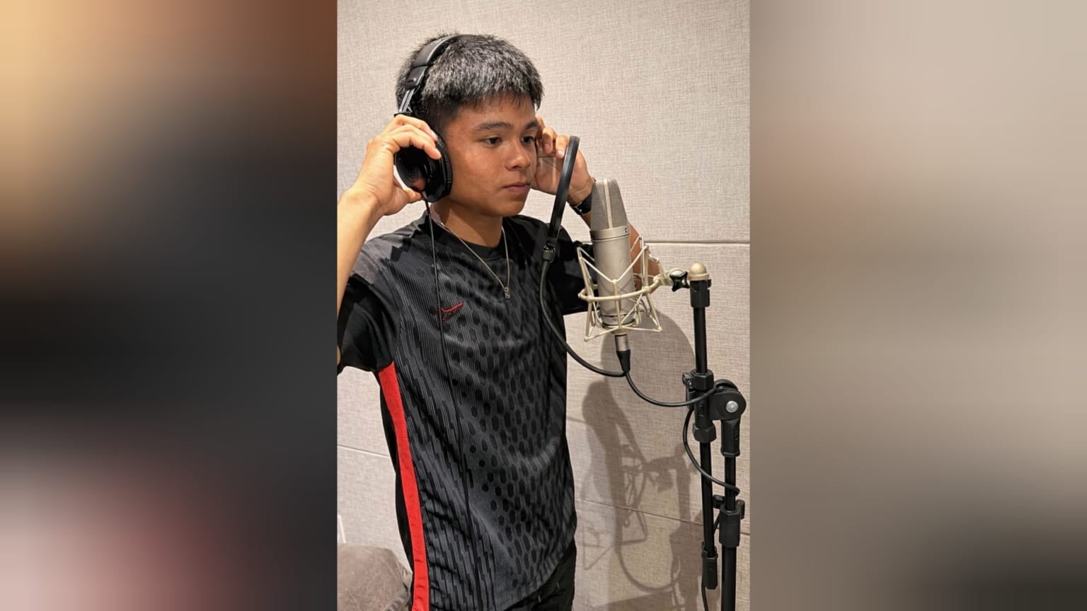 Jovem de Terra Santa que viralizou cantando enquanto pedalava, grava primeiras músicas em RJ