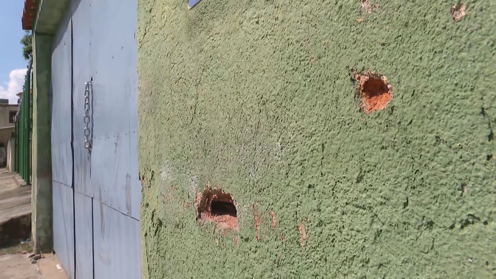 Marcas em muro na Rua Oscar, em Quintino Bocaiúva, na Zona Norte do Rio — Foto: Reprodução/ TV Globo