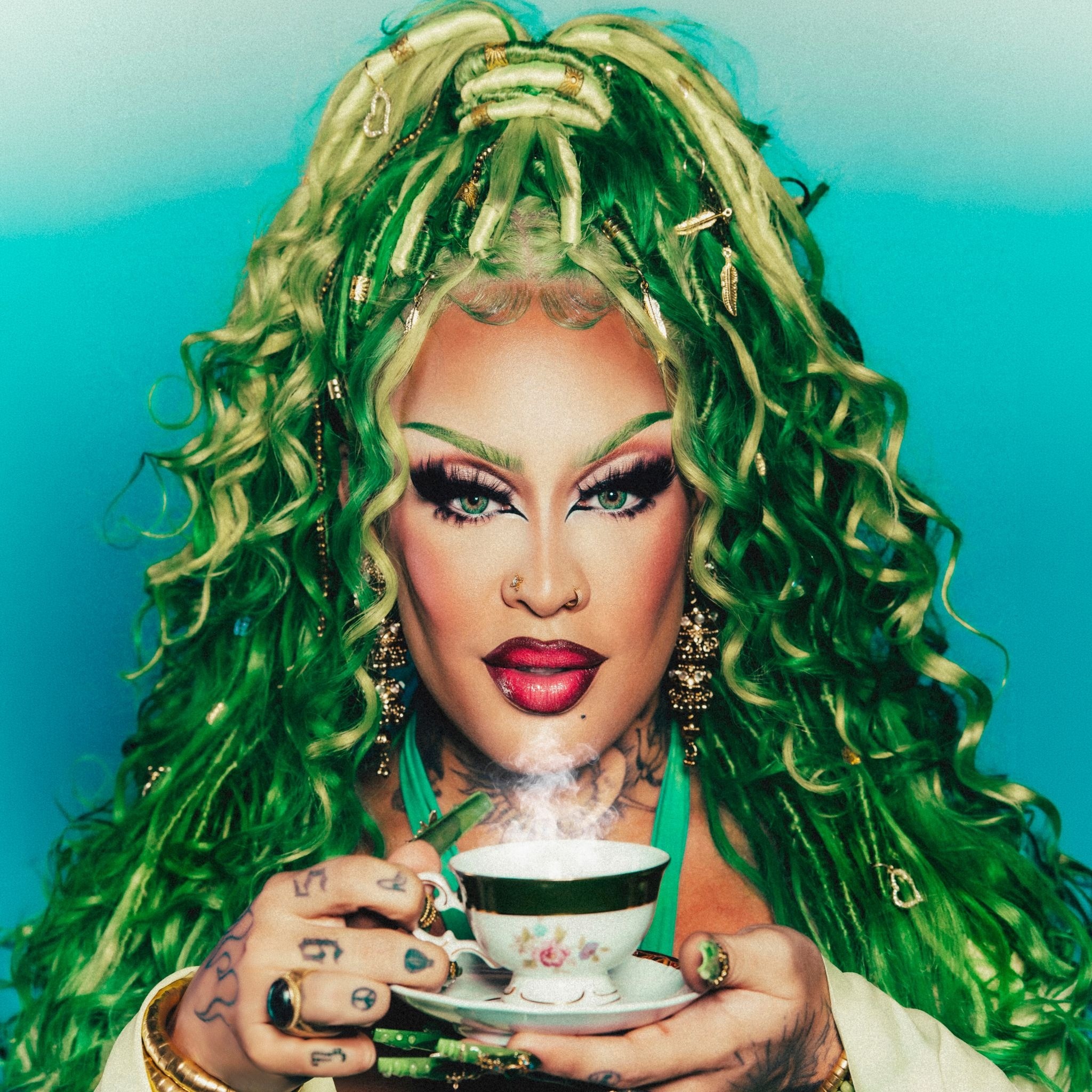 Gloria Groove serve ‘O chá’ com sabor pop, levada de reggae e o gosto amargo deixado por single sem real impacto