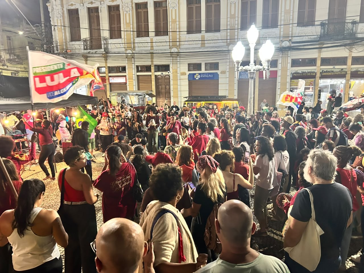 Apoiadores de Lula fazem caminhada pelo Centro de Juiz de Fora