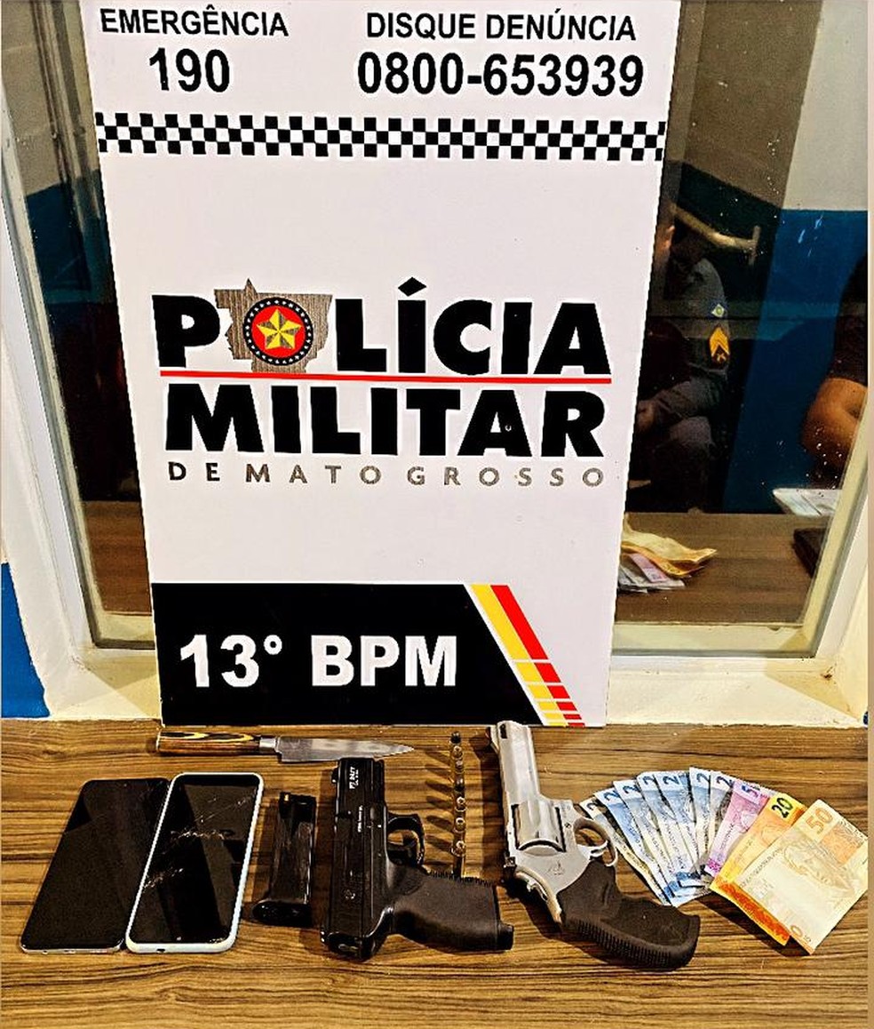 Segundo a Polícia Militar, os suspeitos invadiram a casa por um buraco no muro dos fundos da casa, pela construção de uma piscina e que vigiavam o local — Foto: Polícia Militar