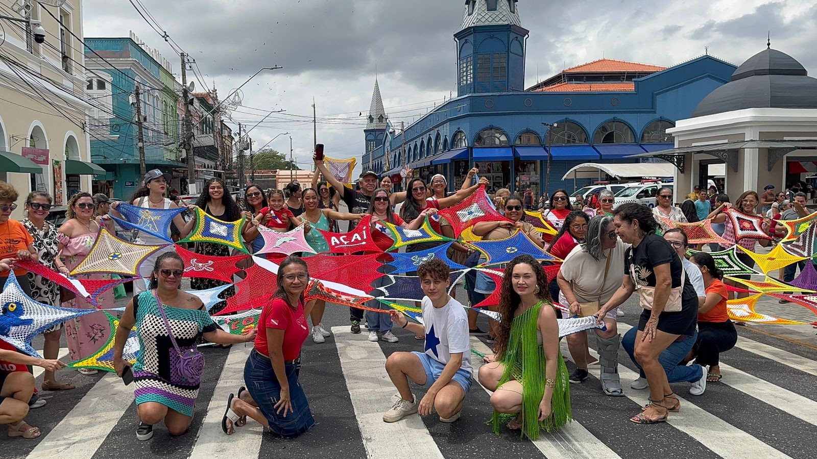 Rua histórica de Belém ganha 'teto de crochê' feito por mais de 200 artesãos para a COP 30