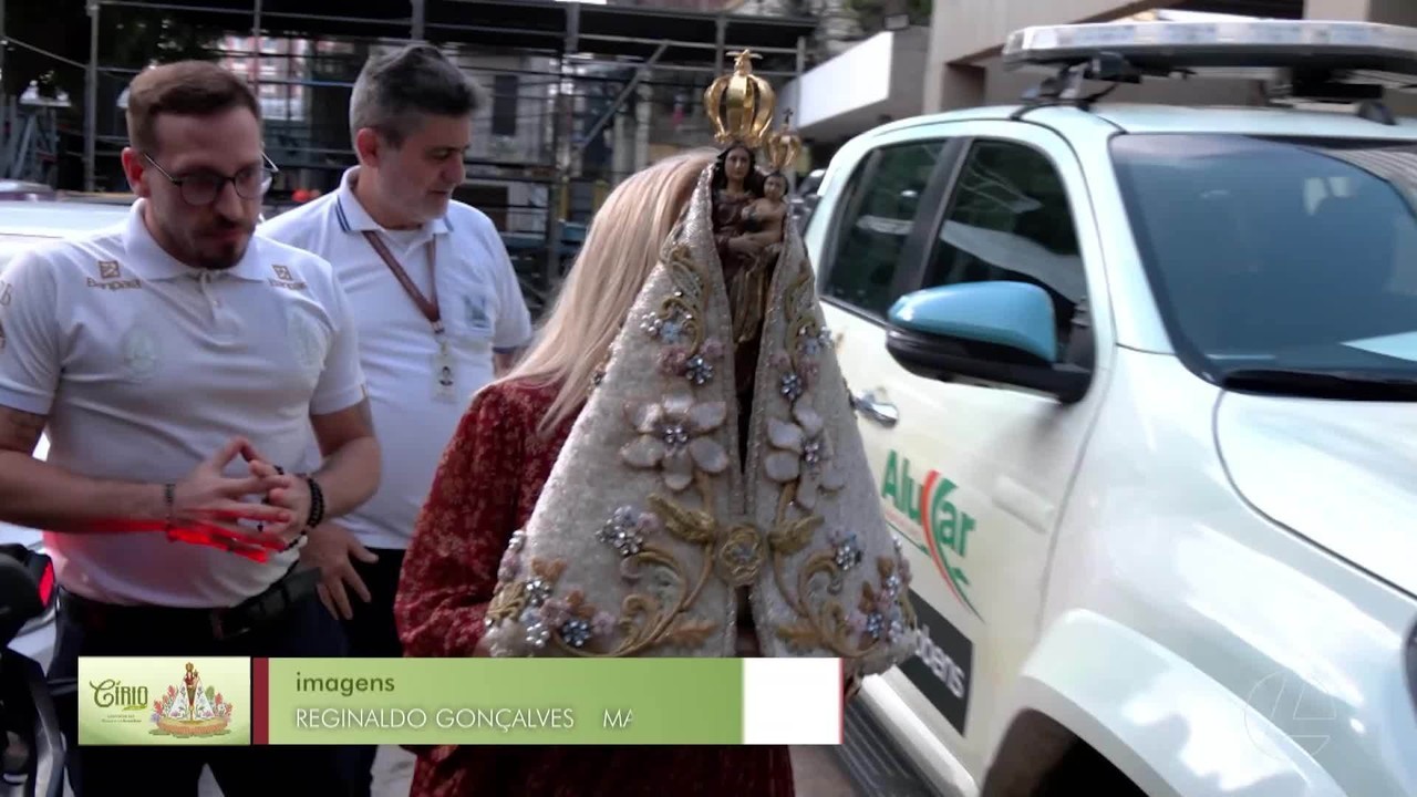 Imagem peregrina de Nossa Senhora de Nazaré visita sede da TV Liberal, em Belém