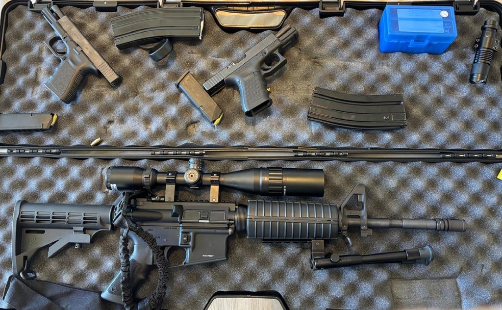 2 de 2
DDM de Botucatu apreende arsenal de atirador investigado por viol&ecirc;ncia dom&eacute;stica &mdash; Foto: Pol&iacute;cia Civil/Divulga&ccedil;&atilde;o