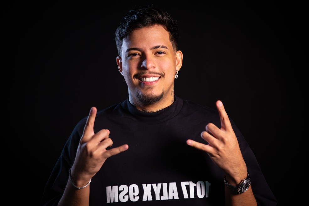 Felipe Amorim cancela show no Fortal após complicações em retirada de sisos. — Foto: Fábio Tito/g1