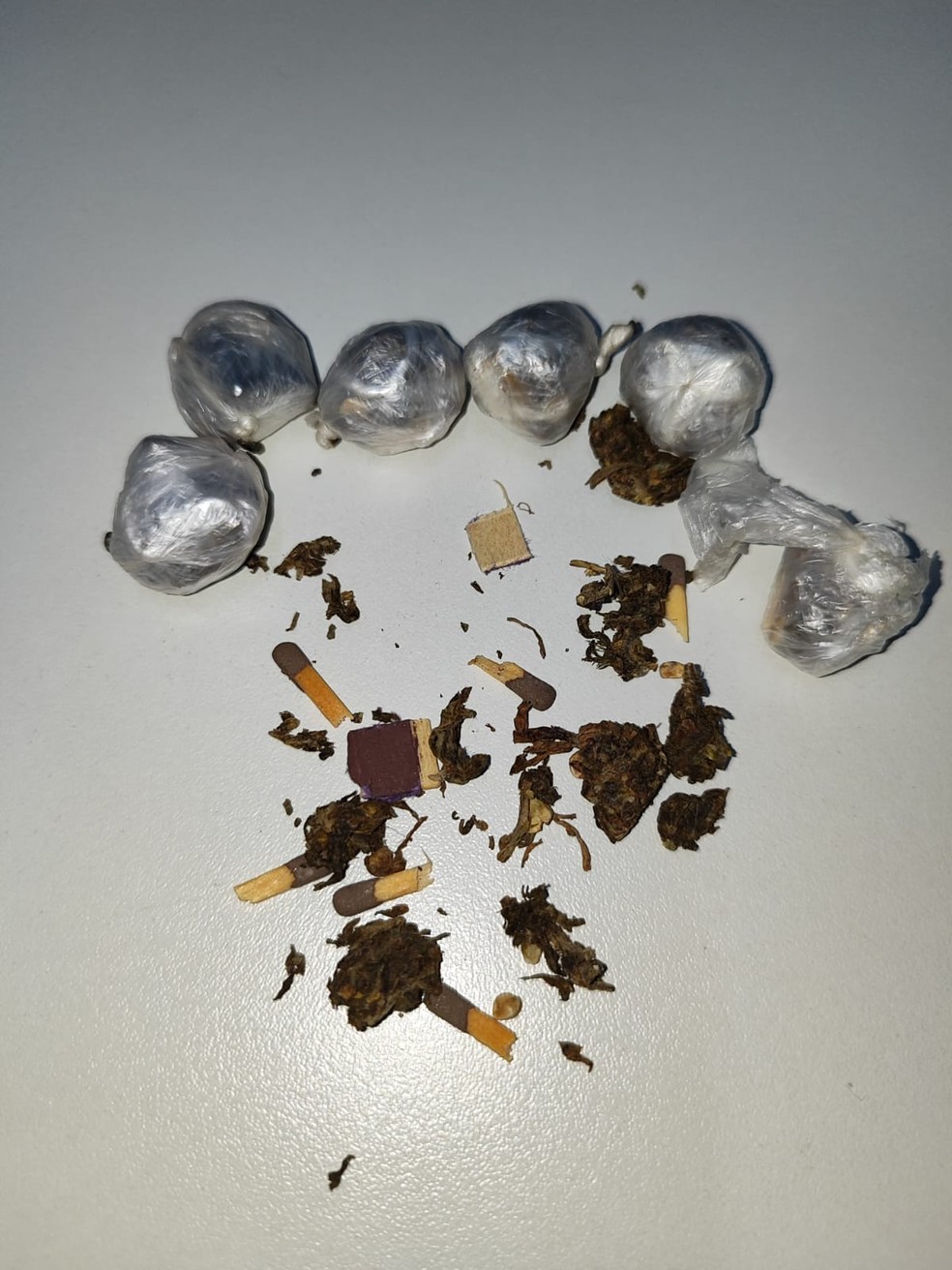 Mulher é presa ao tentar entrar com maconha escondida nas partes íntimas em presídio de Altos; droga seria para o marido — Foto: Divulgação /Sejus