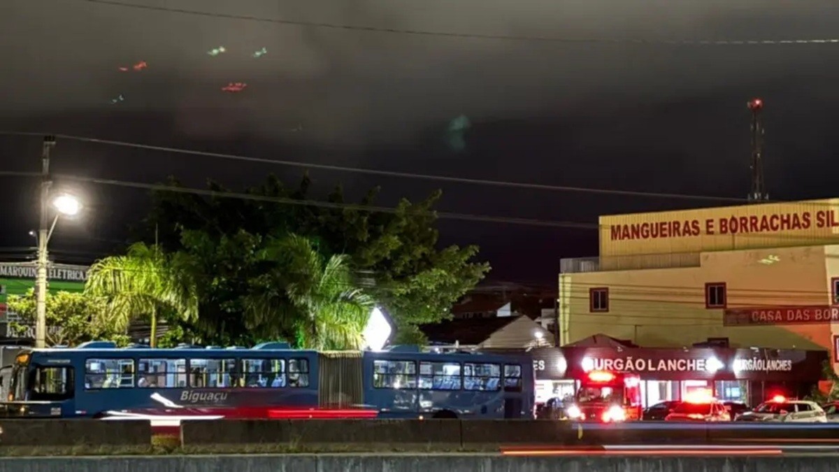 Passageiro fica em estado grave após ser esfaqueado dentro de ônibus na Grande Florianópolis