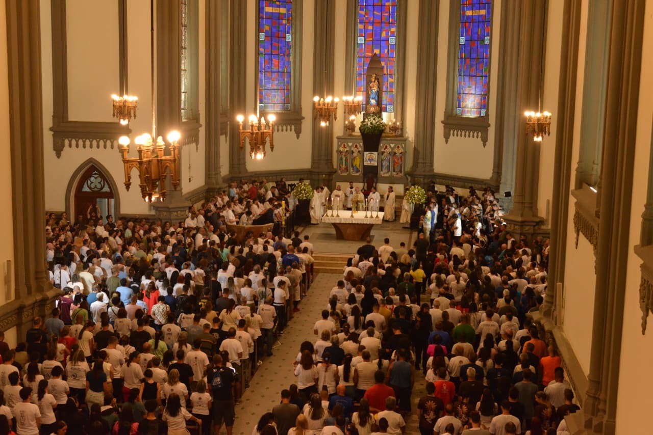 Romaria dos Homens atrai 1,2 milhão de fiéis durante Festa da Penha 2026, no Espírito Santo — Foto: Fer