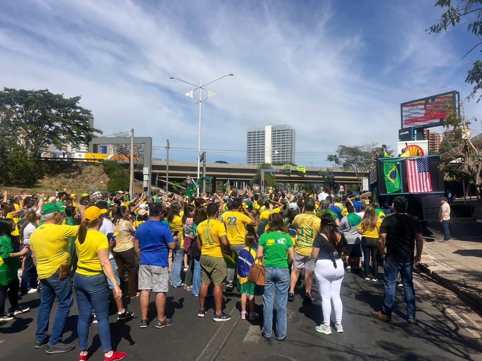 Protesto contra governo Lula em São José do Rio Preto (SP) — Foto: TV TEM / Marina Lacerda