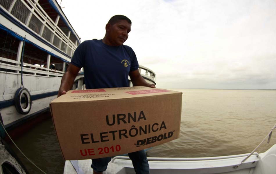TRE do Pará começa a distribuir mais de 23 mil urnas eletrônicas para o segundo turno das eleições