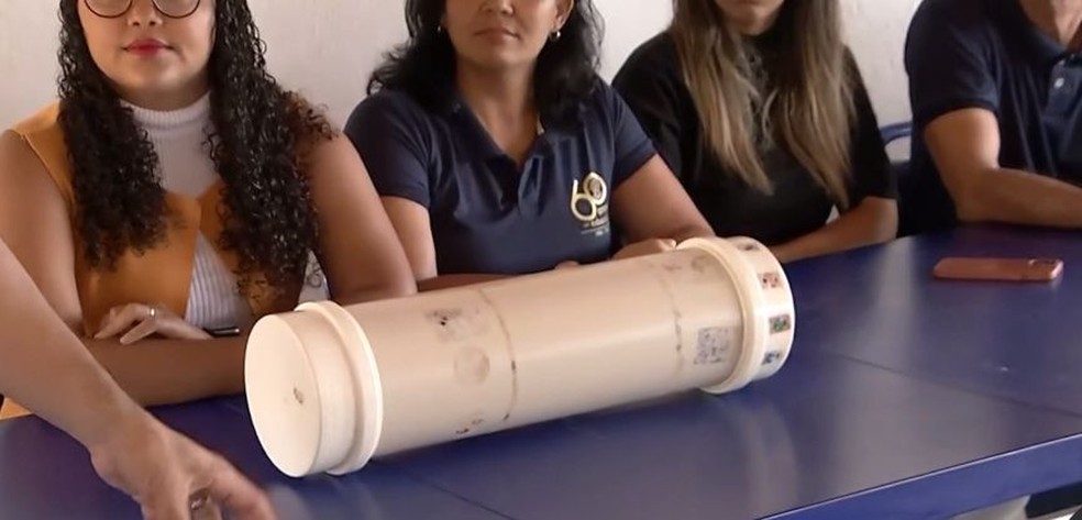 Escola de Parnamirim abre cápsula do tempo com cartas e objetos de 2015 — Foto: Reprodução/Inter TV Cabugi