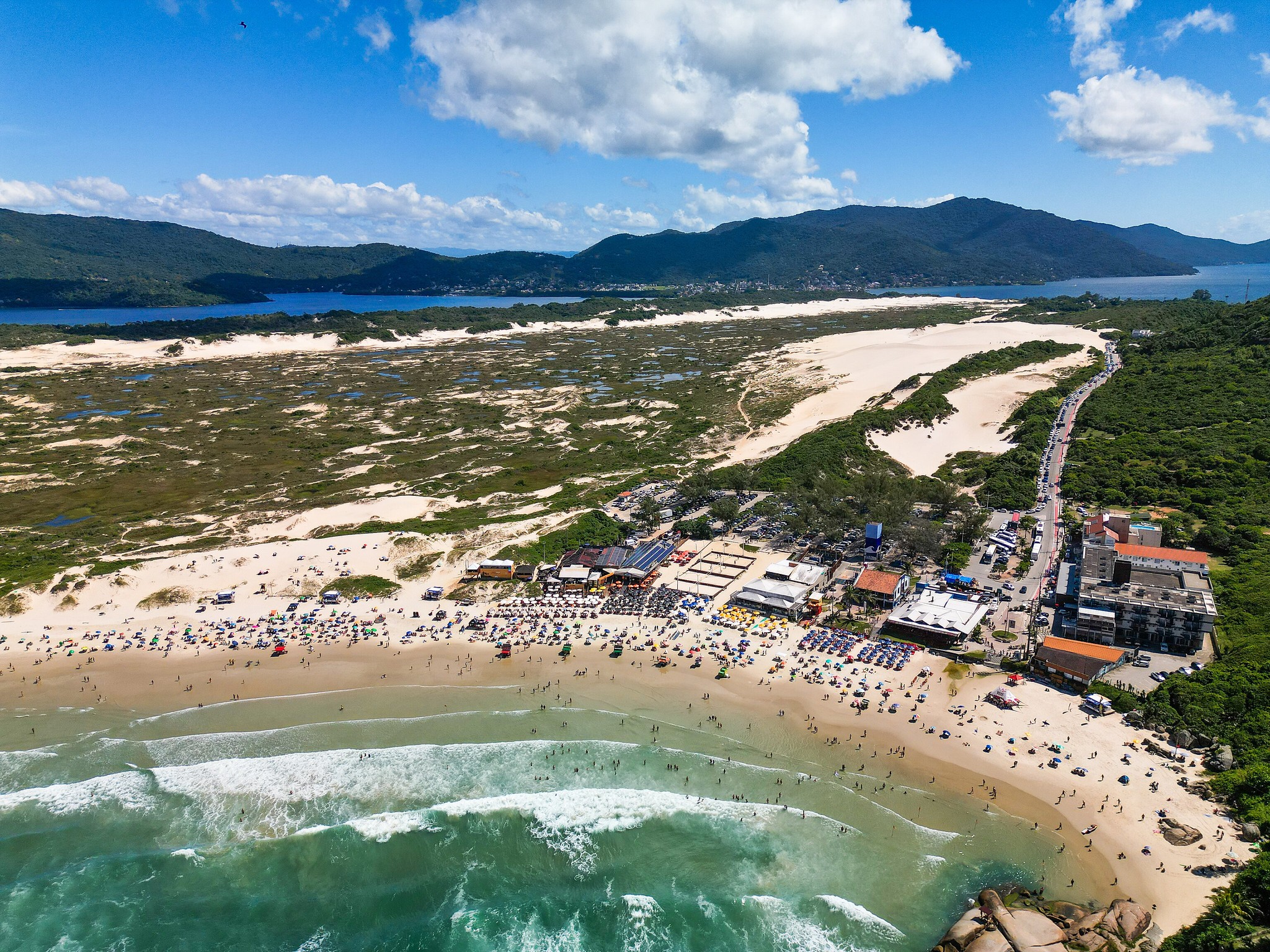 Paraíso dos surfistas em Florianópolis aparece como impróprio para banho pela primeira vez desde 2024 