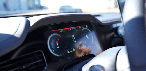 Painel de instrumentos indica que o carro testado tem leitura de placas dentre os equipamentos de ADAS