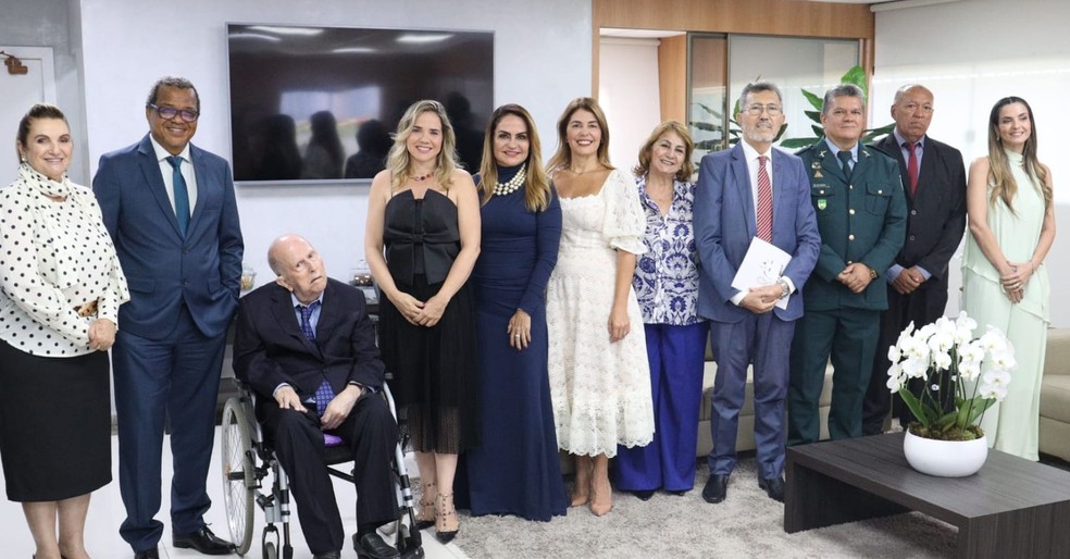 Medalha de Direitos Humanos 'Dom José Vicente Távora' é entregue na Alese — Foto: Jadilson Simões/Alese