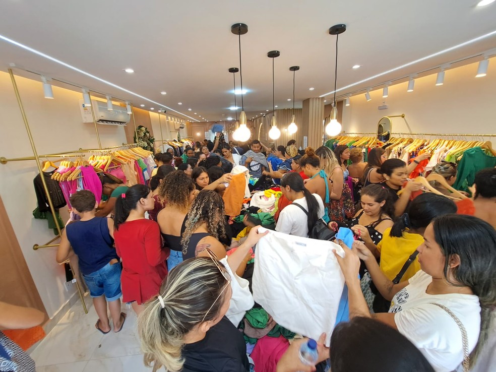 Loja cheia de clientes, em imagem de arquivo — Foto: Isadora Pereira/g1