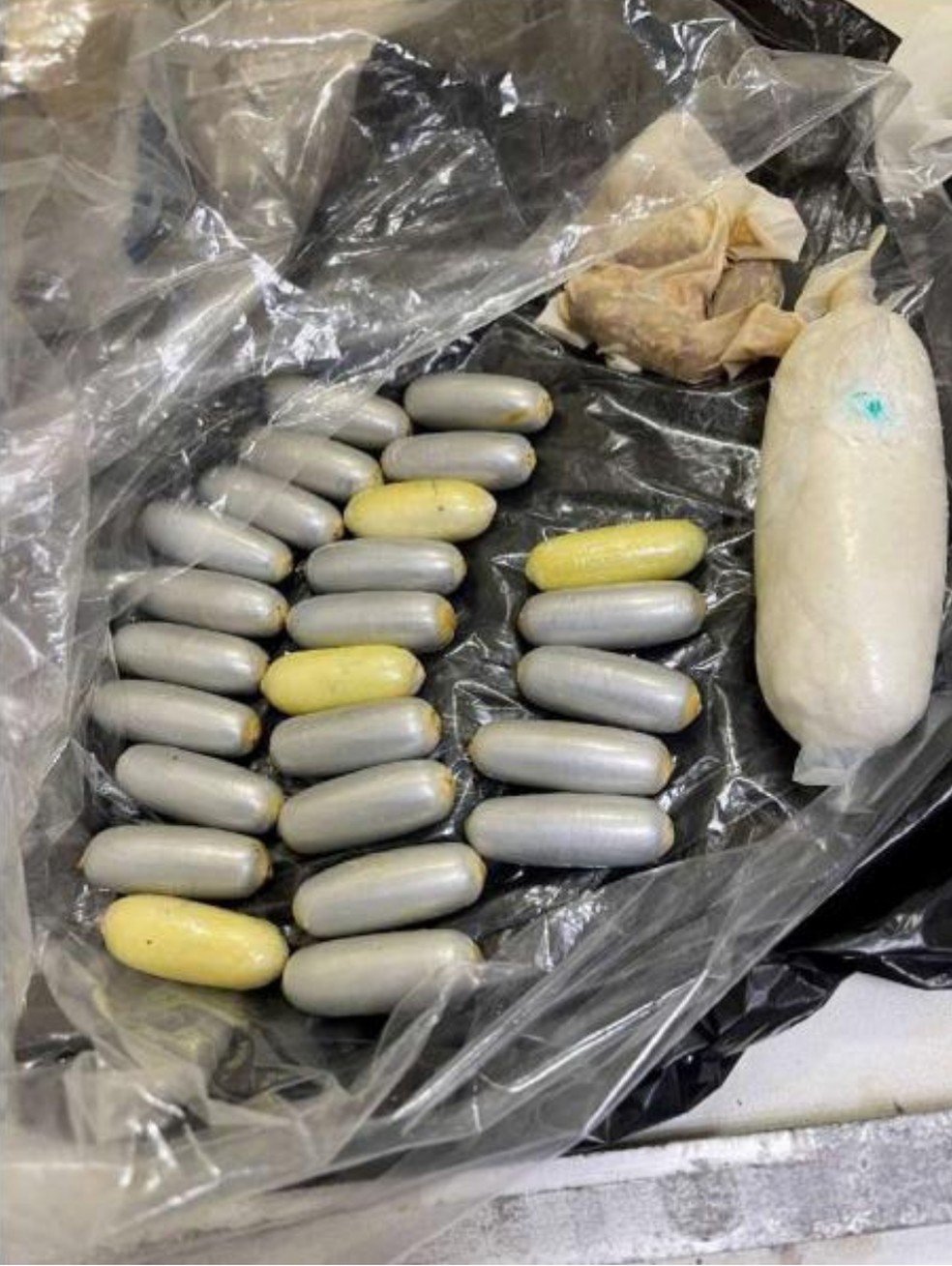 Grupo aliciava passageiros para enviar cocaína ingerida em cápsulas para a Europa a partir de aeroportos brasileiros, incluindo Viracopos. — Foto: Polícia Federal