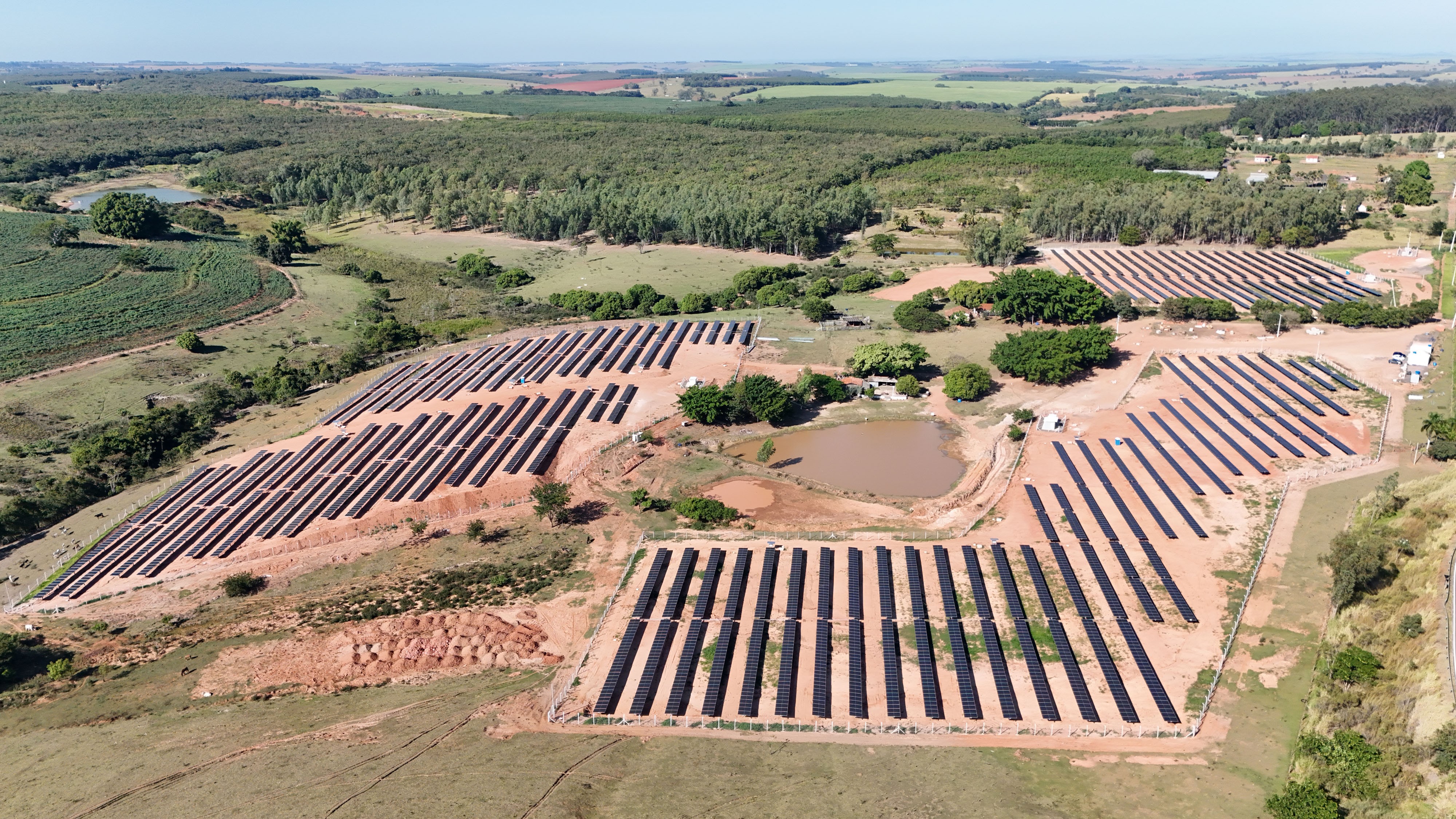 Com investimento de mais de R$ 17 milhões e potência total instalada de 3 MW, usinas de energia solar começam a funcionar em Parapuã