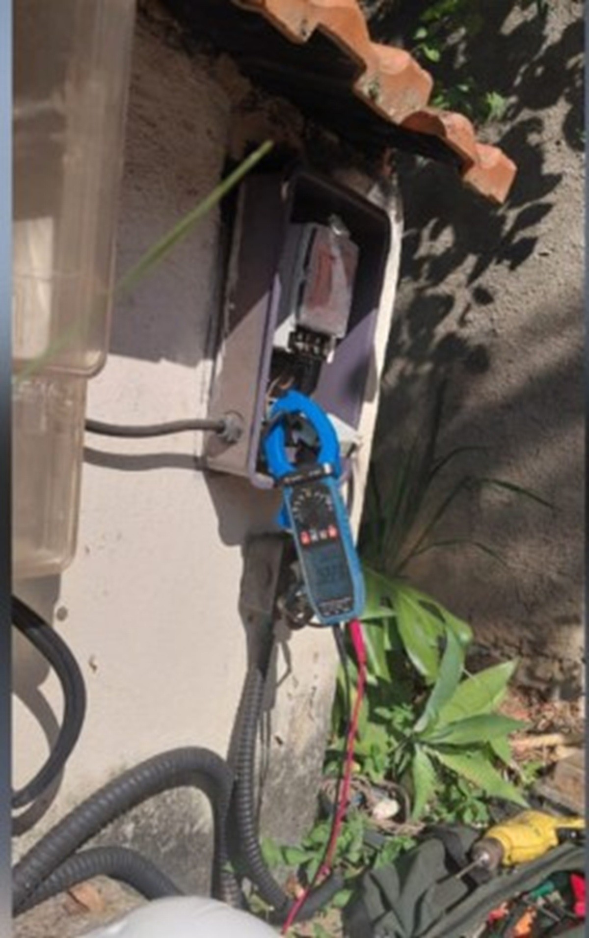 Pousada spa é flagrada com ligação irregular de energia em Itaipava