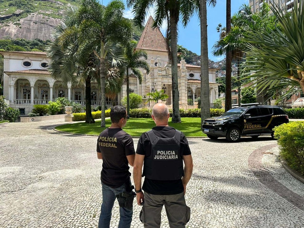 PF e autoridades de Portugal cumprem mandados de busca e apreensão no Rio de Janeiro e Saquarema — Foto: Divulgação/ Polícia Federal