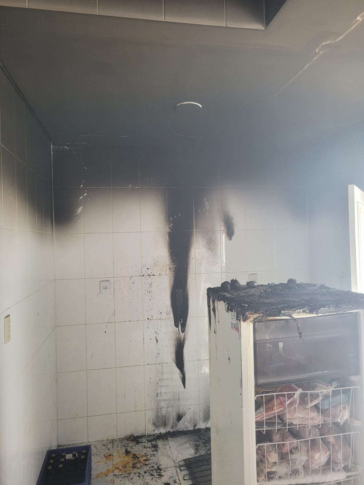 
Incêndio destrói parte de casa em Montes Claros 