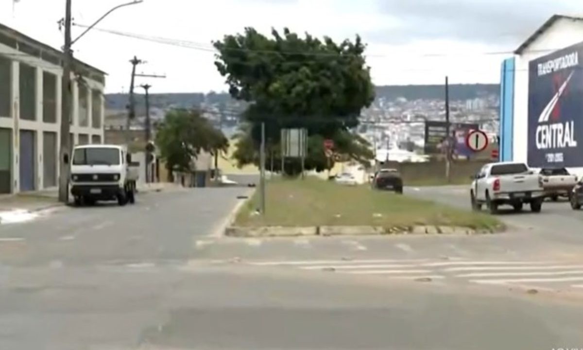 Jovem é agredida e estuprada após ser atacada por três homens na Bahia
