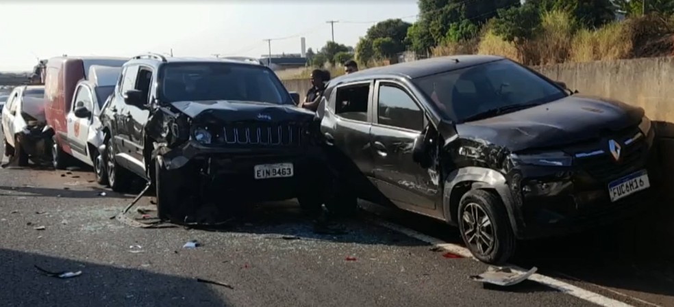 Engavetamento envolvendo quatro veículos causa lentidão na Rodovia Luiz de Queiroz em Santa Bárbara d'Oeste — Foto: Reprodução/EPTV