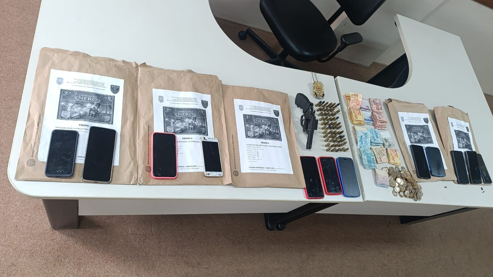 Polícia Civil cumpre 12 mandados em operação que apura morte de casal encontrado em chamas, em Montes Claros