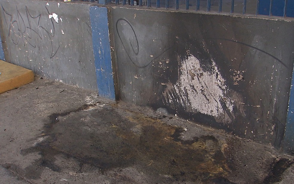 Local em que casal foi queimado no bairro de Sete Portas — Foto: Reprodução/ TV Bahia