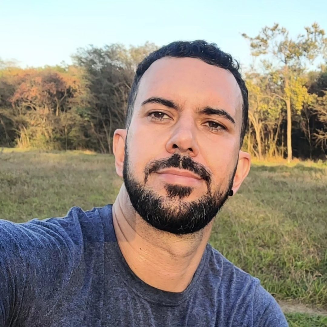 Polícia usa vídeo de sala de aula para prender vice-diretor suspeito de crime sexual contra adolescente