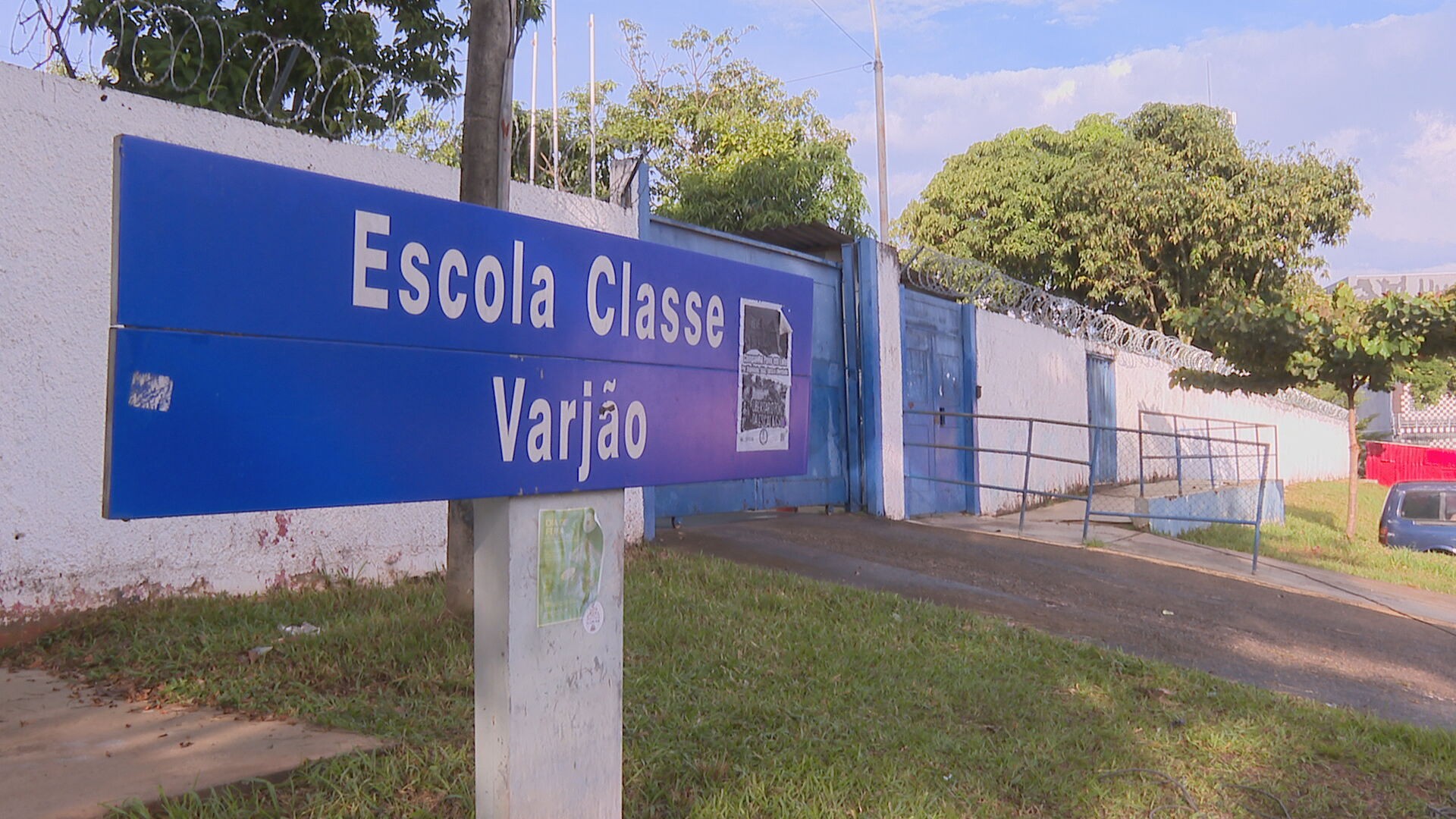 Educação do DF manda servidores temporários submeterem qualquer atestado à perícia; sindicato critica