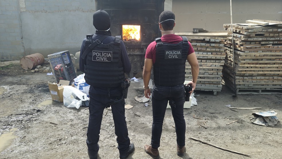 Incineração foi feita pela Polícia Civil de Alagoas em Marechal Deodoro — Foto: PC-AL
