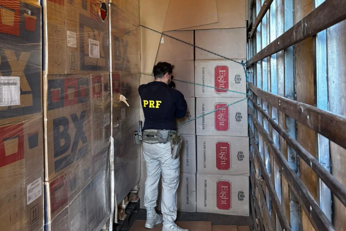 Carga de 250 mil maços de cigarros paraguaios é apreendida pela PRF em São Caetano