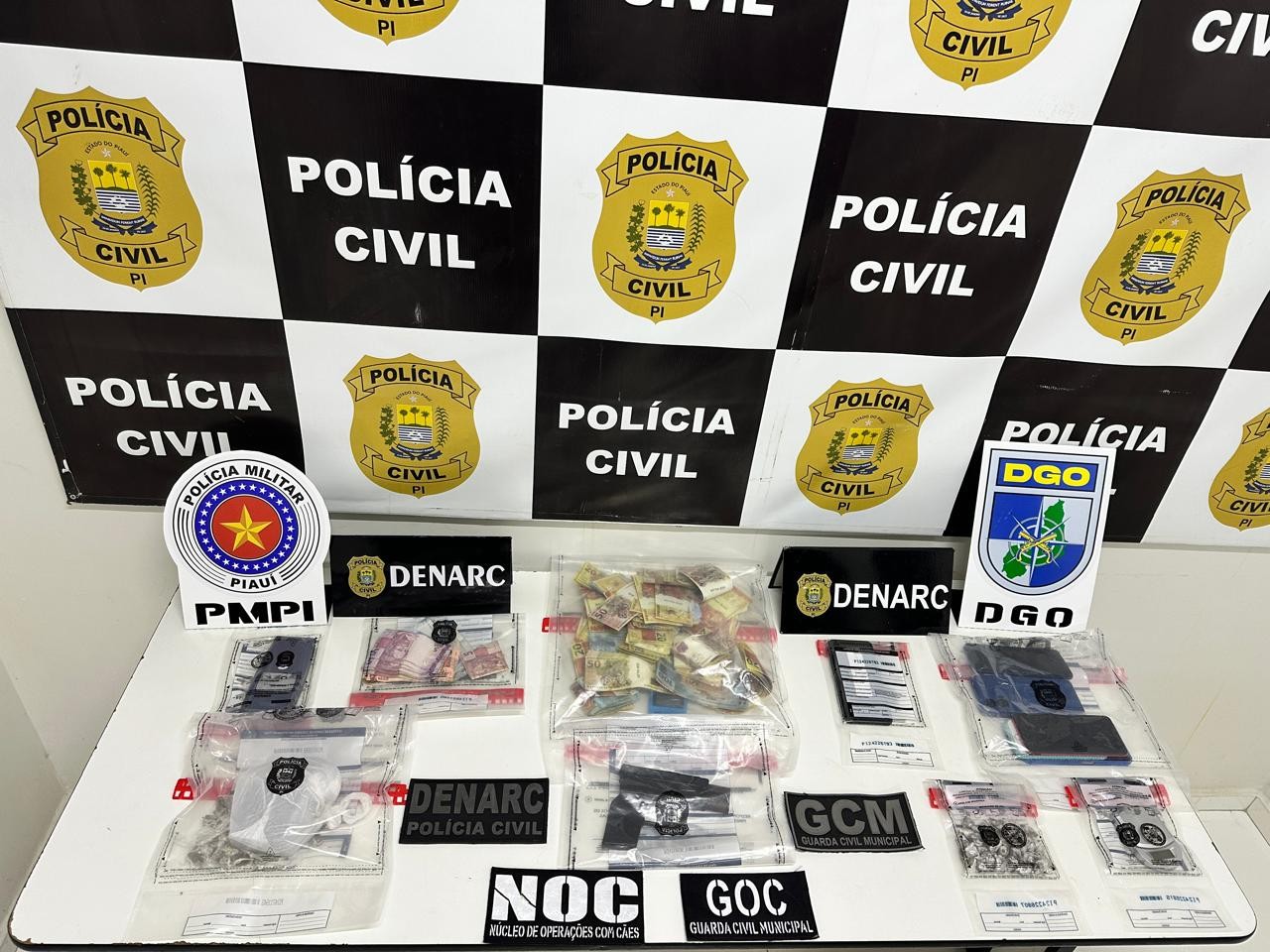 Colombiano suspeito de agiotagem e outras 10 pessoas são presas em operação contra o tráfico de drogas
