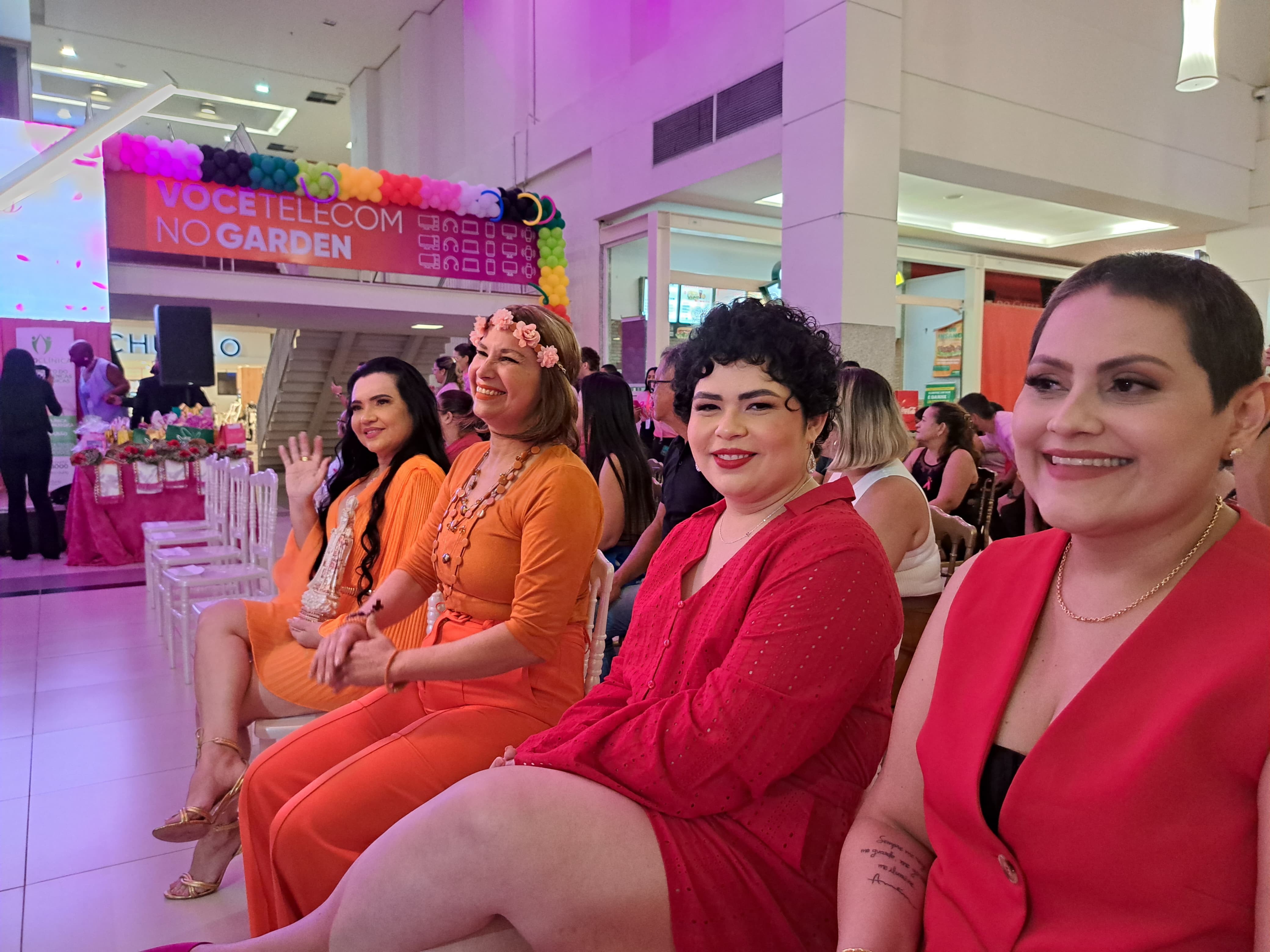 No AP, mulheres em tratamento de câncer participam de desfile: 'jamais vamos desistir' 