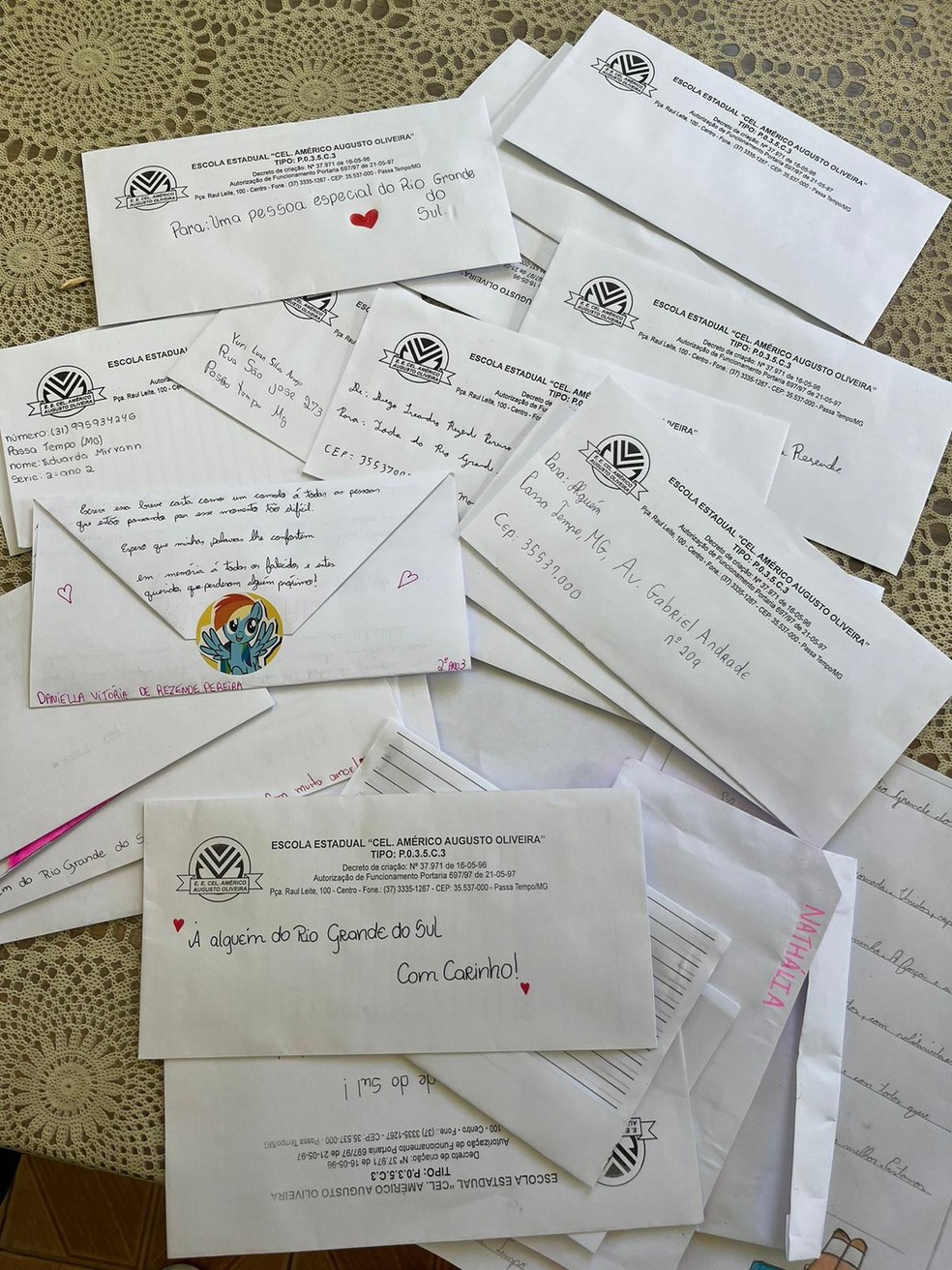 Cartas com palavras de carinho foram escritas por 150 estudantes  — Foto: Lidiane Pereira/Divulgação