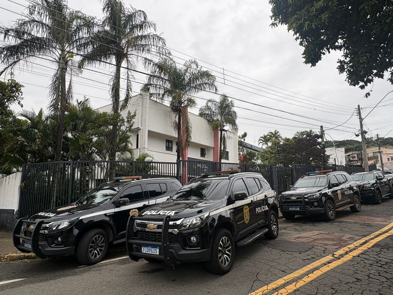 Trio é preso em Paulínia por suspeita de forjar roubos de carros para receber indenizações de seguros