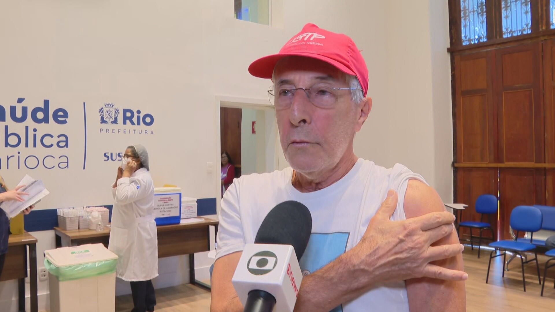 Vacina atualizada contra a Covid começa a ser aplicada em idosos e gestantes no Rio