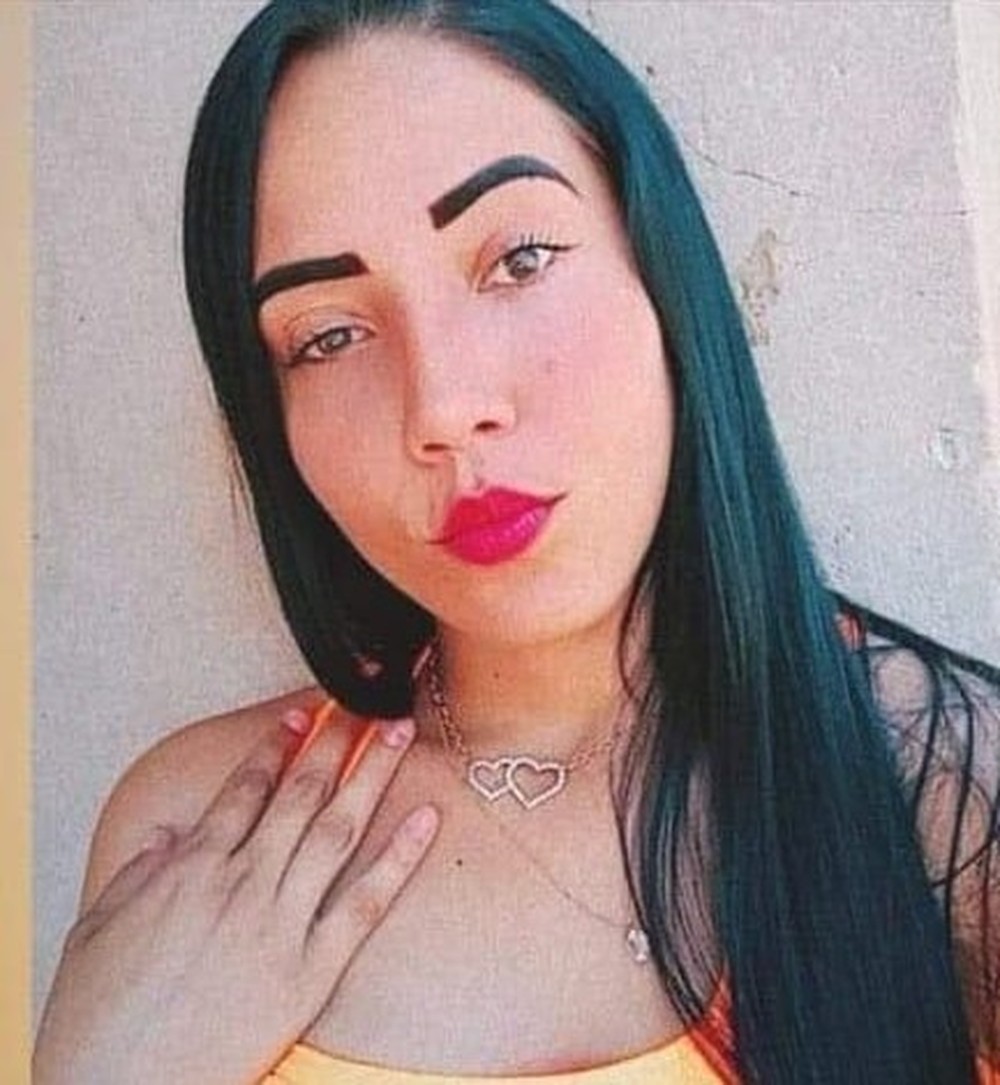 Jovem é morta na rua a facadas em Frutal; ex-companheiro é suspeito do crime