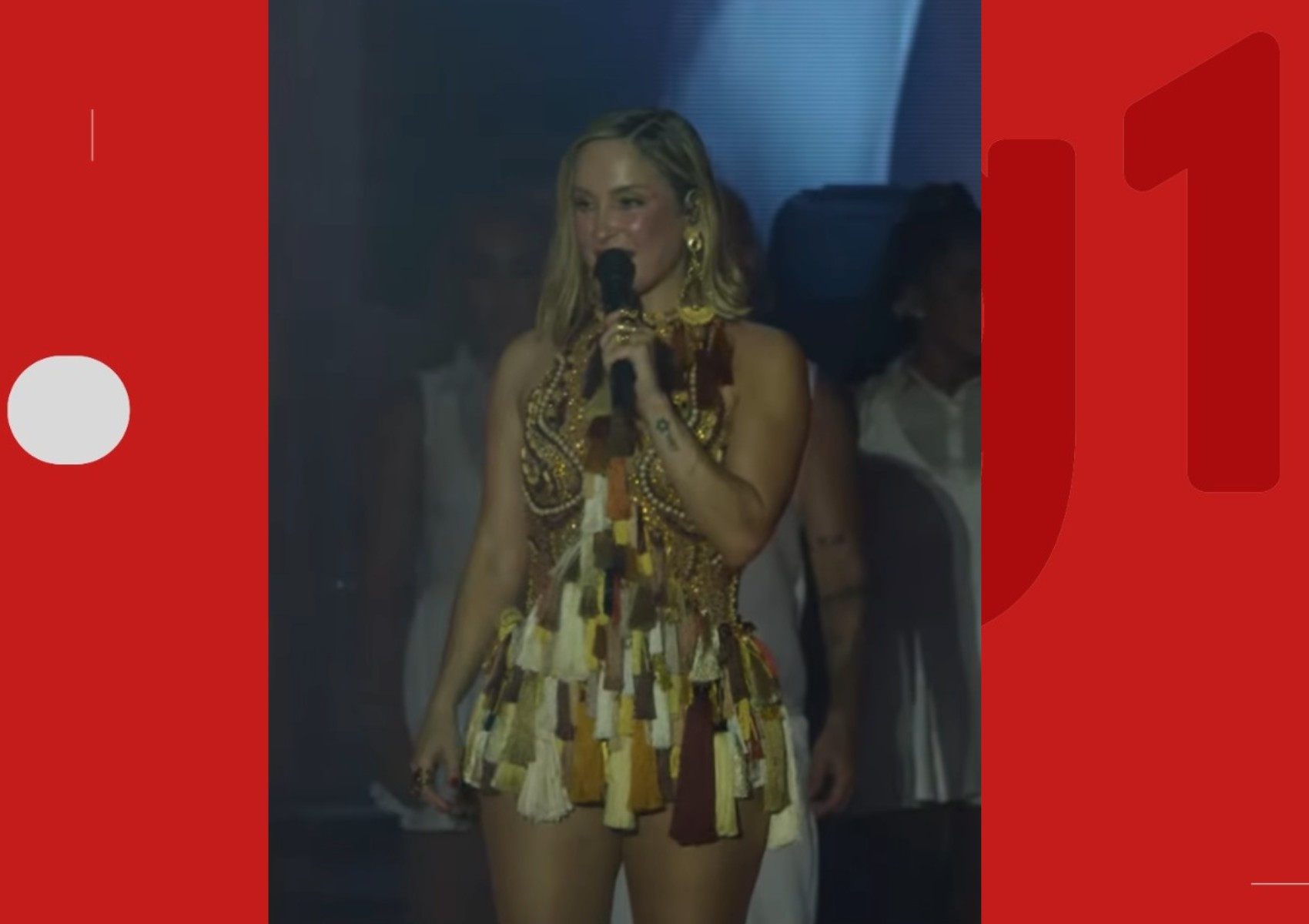 Claudia Leitte manda recado em show no Festival Virada Salvador: 'A gente vai ter paz, saúde, amor e o resto que se lasque'