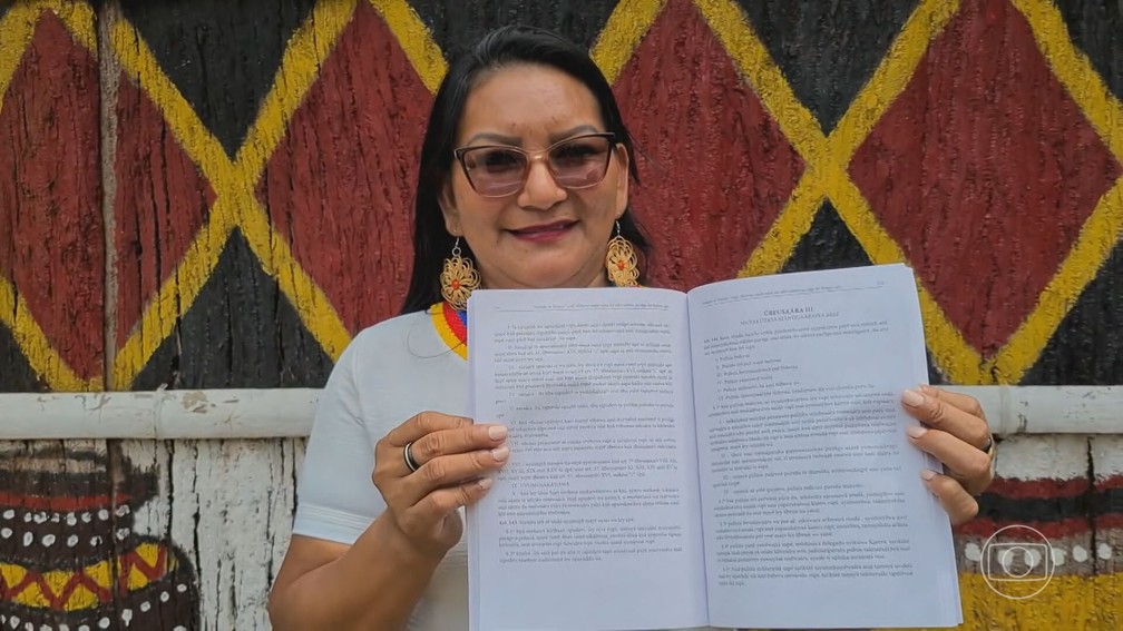 Dadá Baniwa, uma das tradutoras da Constituição para língua indígena — Foto: JN