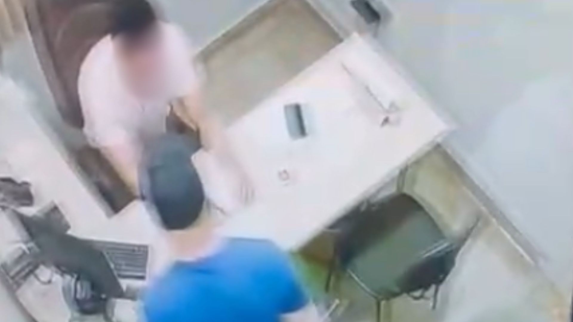 VÍDEO: pai de aluna é preso após agredir diretor dentro de escola no interior de SP