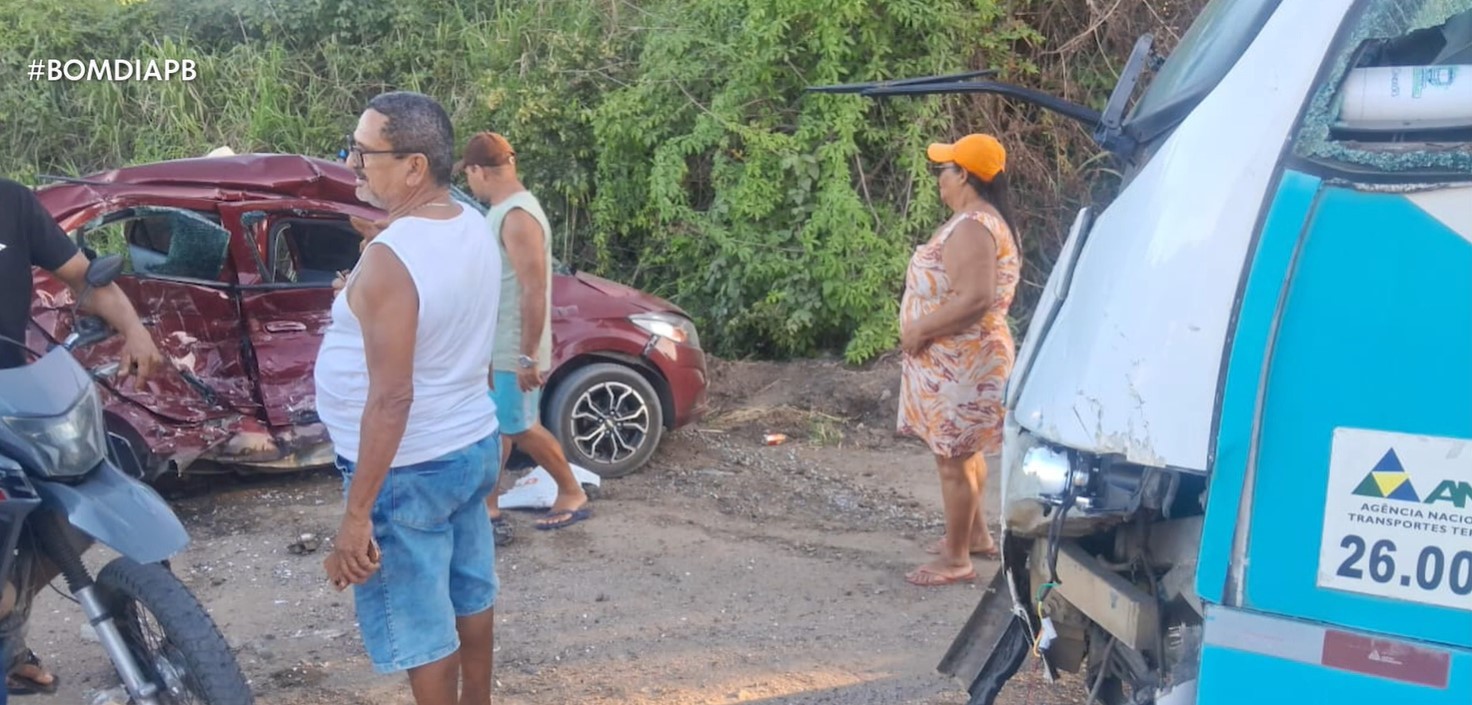 Duas pessoas morrem após aciente entre carro e ônibus, no Litoral Sul da PB