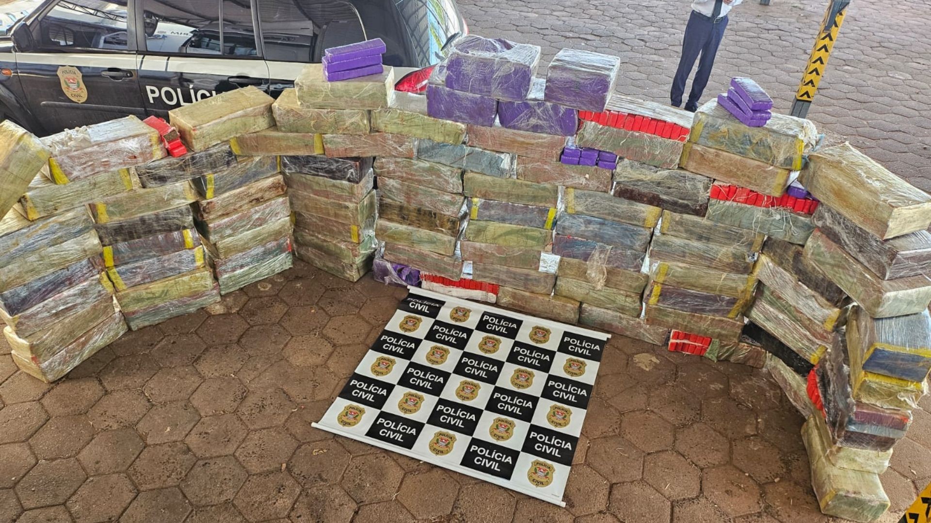 Polícia apreende mais de 1,5 tonelada de maconha em rodovia no interior de SP