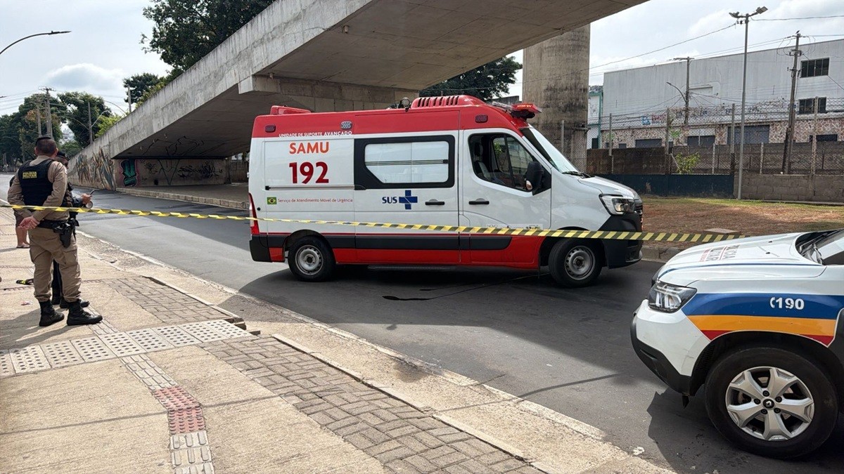 Motociclista sofre acidente, bate em mureta e cai do Viaduto Roza Cabinda, em Juiz de Fora