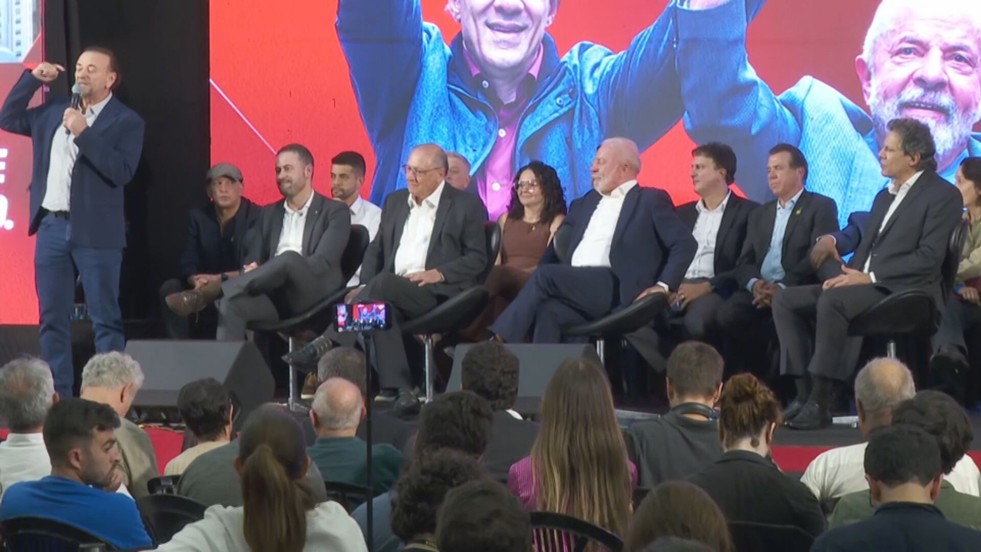 PT anuncia pré-candidatura de Haddad ao governo de SP