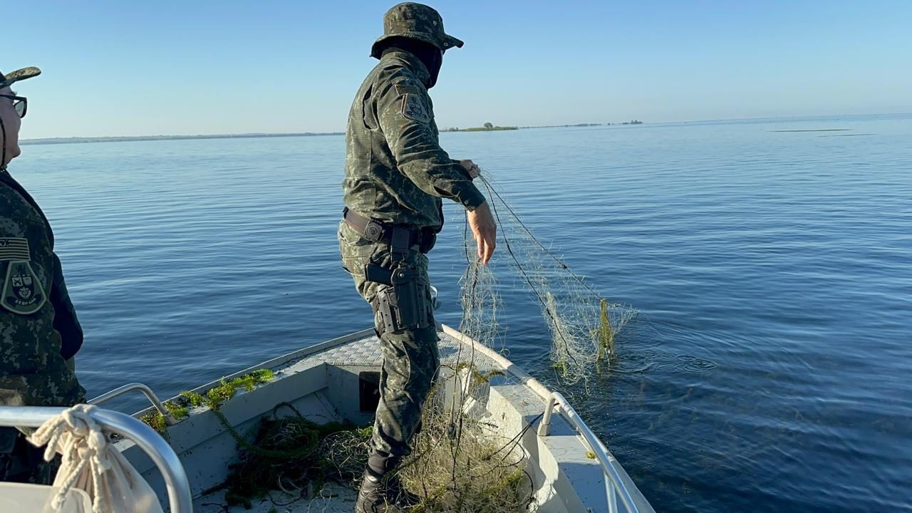 Polícia Ambiental apreende mais de 2 km de redes de pesca irregulares no Oeste Paulista