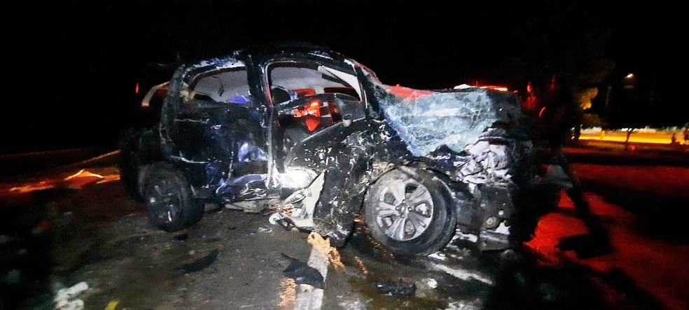 Carro envolvido no acidente ficou destruído — Foto: Gil Alves/divulgação