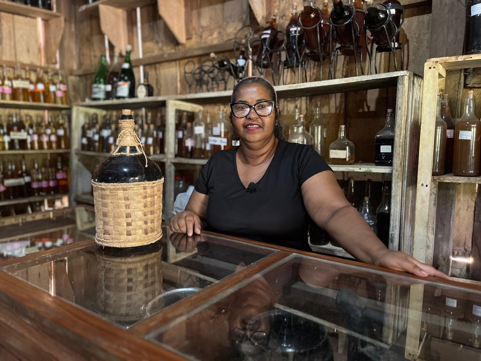 Licor mais antigo feito por Eunides completa 20 anos em 2025. — Foto: Yara Ramalho/g1 RR