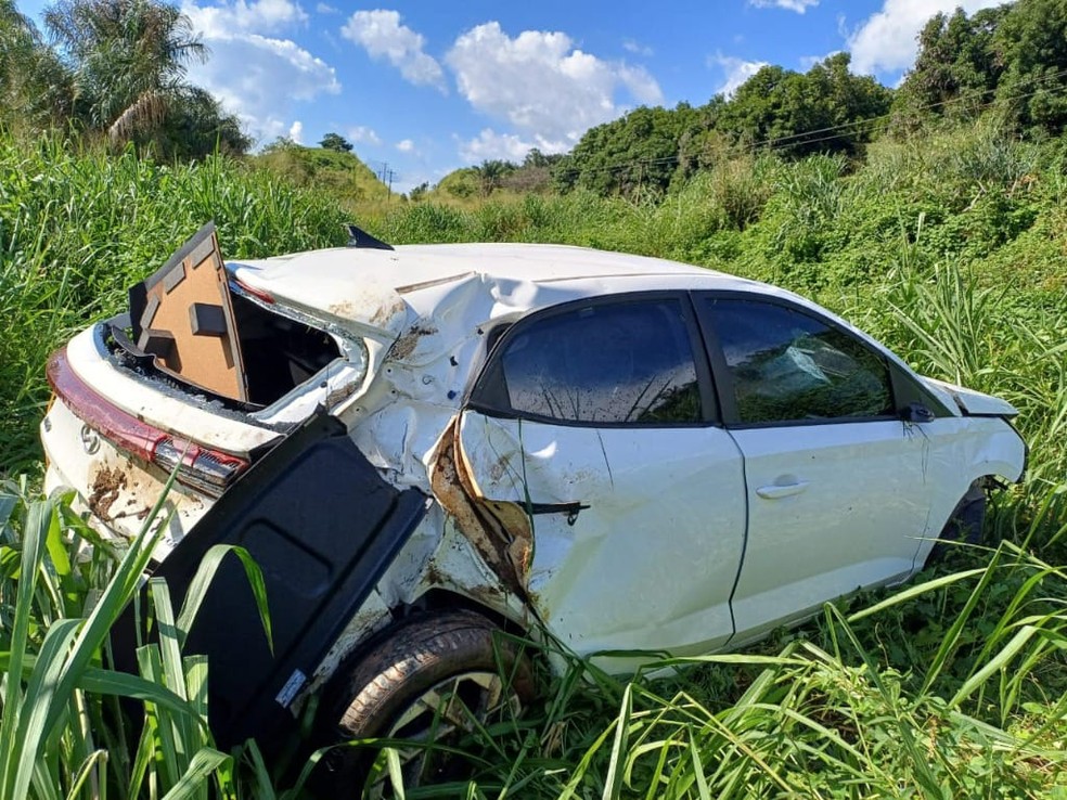 Motorista perde o controle da direção, carro sai da pista e provoca grave acidente na BR-222 no MA — Foto: Divulgação/Polícia Rodoviária Federal