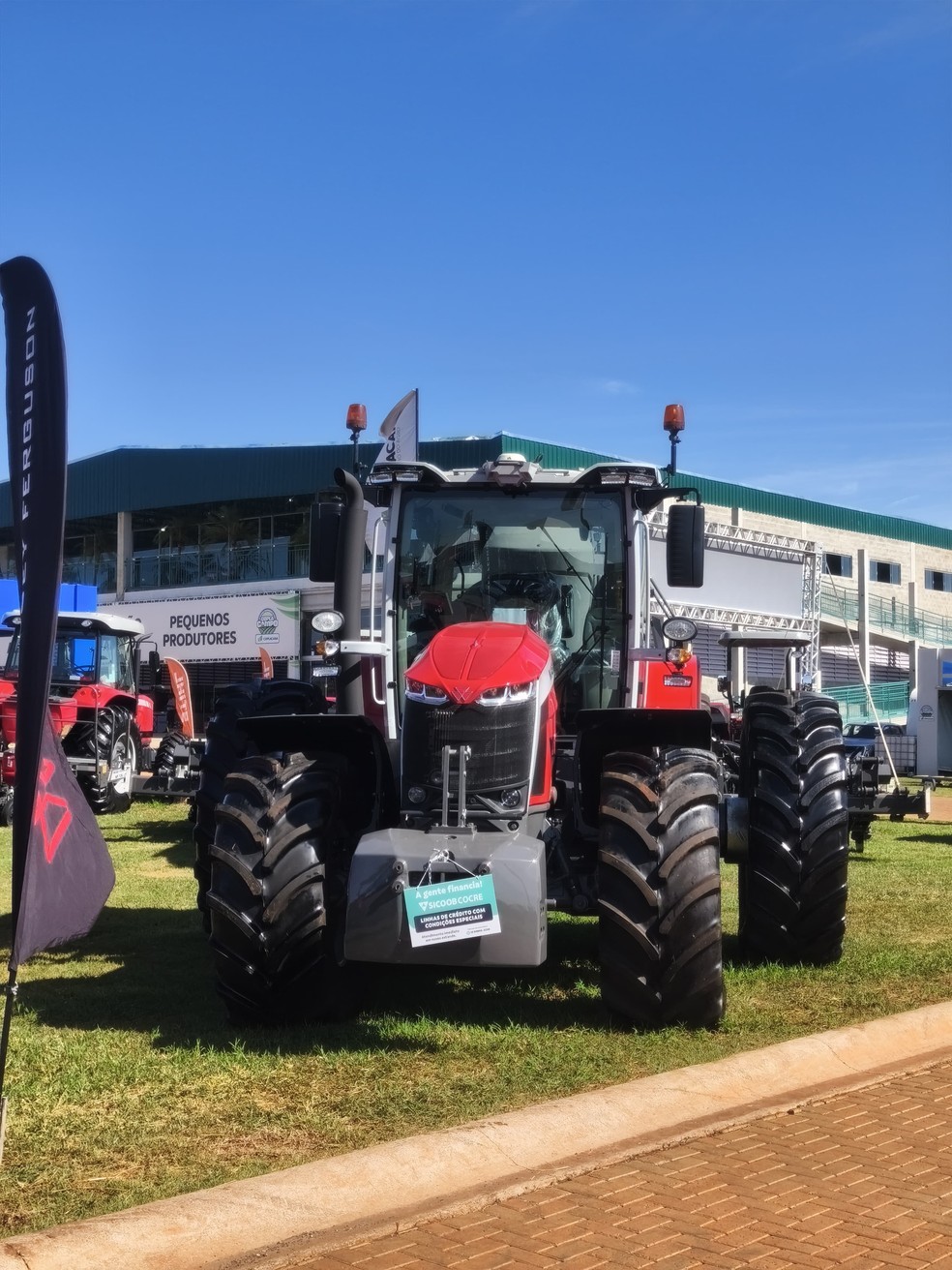 Trator em exposição na feira voltada para o agronegócio em Piracicaba (SP) — Foto: Coplacana/Divulgação